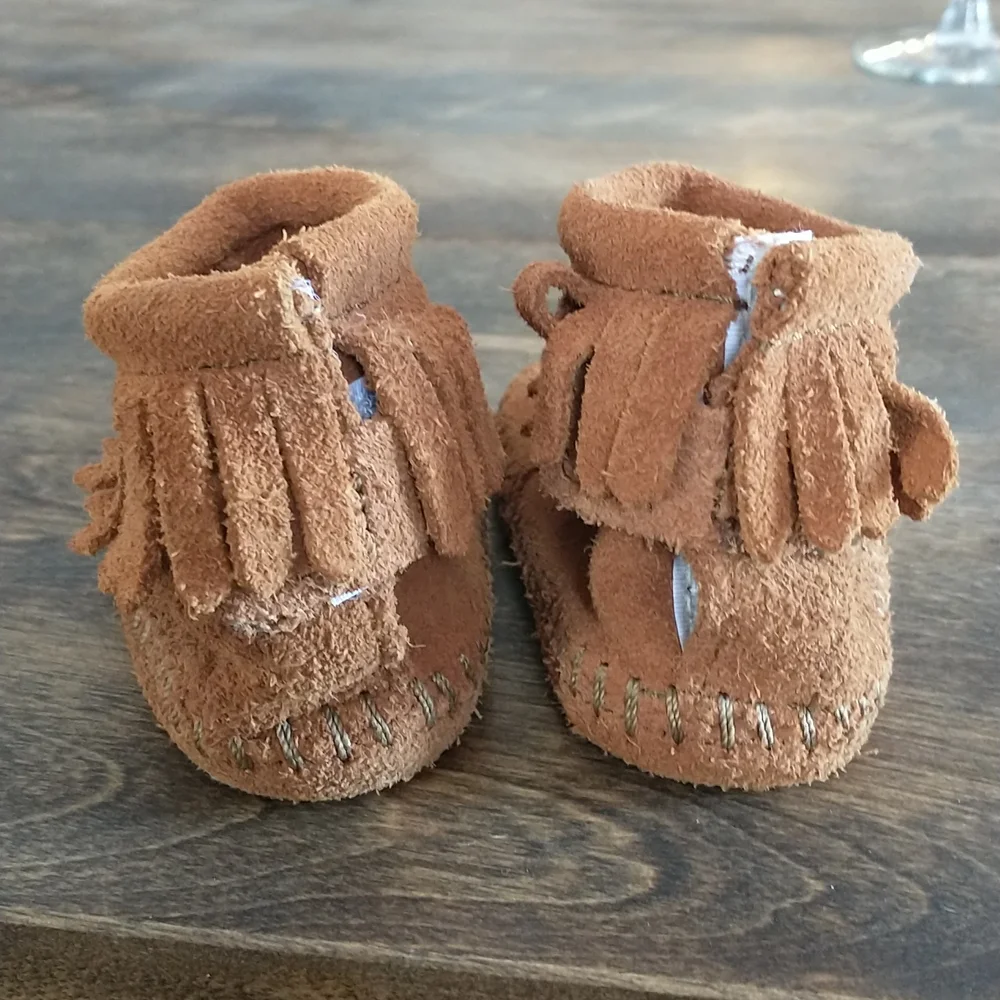Minnetonka Kids Suede Back Flap Fringe Bootie Size 1